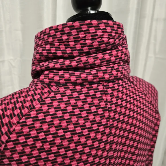 Lululemon Radiant Jacket in the colorway Deep Dive Berry Rumble Black / Black - Picture 6 of 6